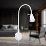 Weiße Briloner LED Bettleuchte Tusa mit schwenkbarem Flexarm, ideal als Nachttischlampe.