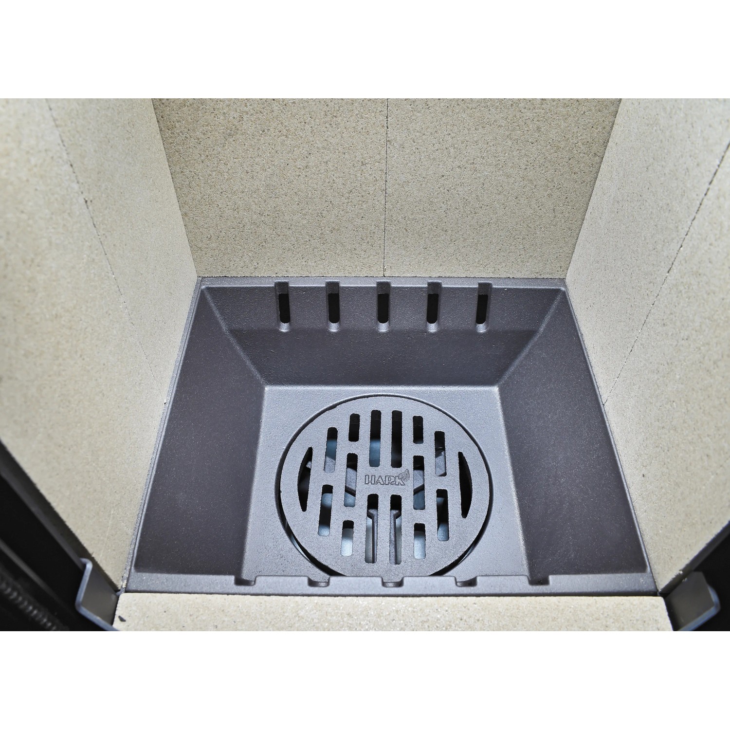 Brennraum des Hark Küchenofen Keramik 7 kW mit Automatik, Detailansicht.