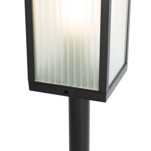 Schwarze QAZQA Außen Stehleuchte Charlois Ribbed mit geriffeltem Glas, 100cm hoch.