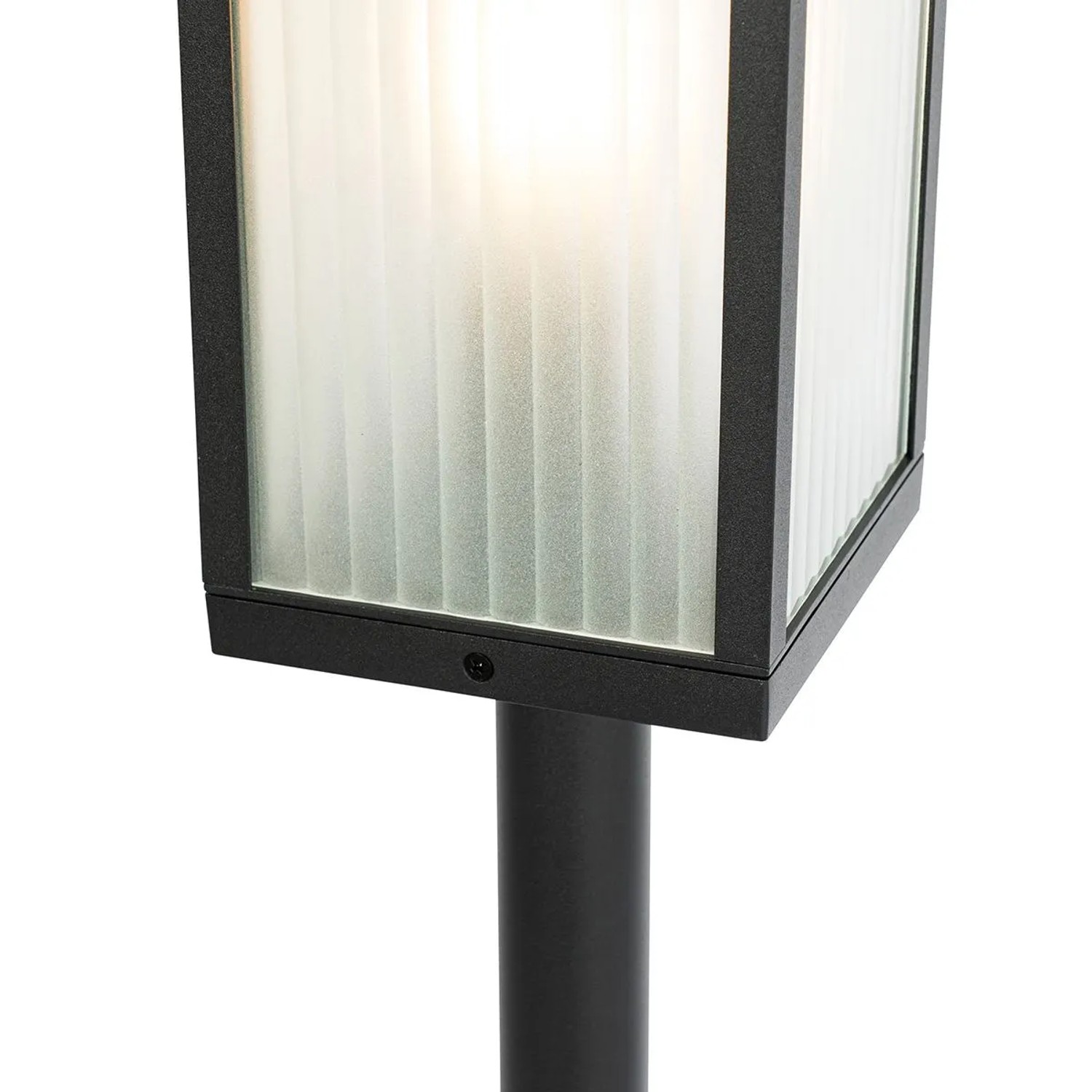 Schwarze QAZQA Außen Stehleuchte Charlois Ribbed mit geriffeltem Glas, 100cm hoch.