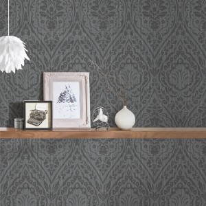 Anthrazitfarbene Textiltapete im Landhausstil mit Barock Ornament für Wohn- und Schlafzimmer.