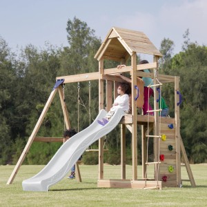 Axi Spielturm Moos mit Doppelschaukel, Rutsche und Kletterwand für Kinder im Garten.