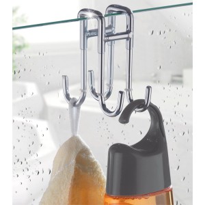 Wenko Doppel-Duschhaken aus glänzendem Edelstahl mit Handtuch und Duschgel.