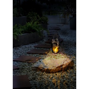 Globo Solarleuchte aus Metall, 30 cm, goldfarben, mit Baum-Motiv für stimmungsvolle Außenbeleuchtung.