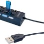 Schwarzer Schwaiger USB 2.0 Hub mit 4 Anschlüssen, Schaltern, Status LED und blauem USB-Stick.
