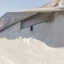 Detailaufnahme der Wohnmobil-Schutzhülle mit Lüftungsöffnung. Atmungsaktives Material schützt vor Witterung.