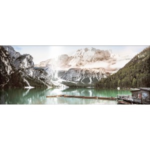 Pro Art Glasbild Wildsee, 125x50cm: Bergsee-Panorama mit schneebedeckten Bergen und Wald.