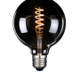 Dimmbares LUXULA LED Filament Leuchtmittel in Kugelform mit Spiralfilament und E27 Gewinde.