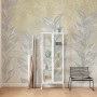 Komar Vliestapete Spring Frost, 350x250 cm, mit Pflanzenmuster in Beige und Grau.