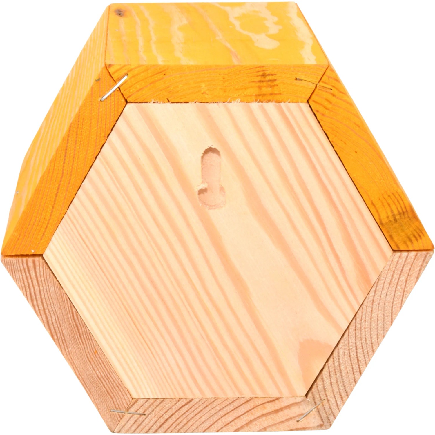 Rückansicht des sechseckigen Bienenhauses von Esschert Design aus hellem Holz mit Aufhängeloch.