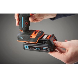 Black+Decker Akku-Schlagbohrschrauber mit eingesetztem 18V Akku.