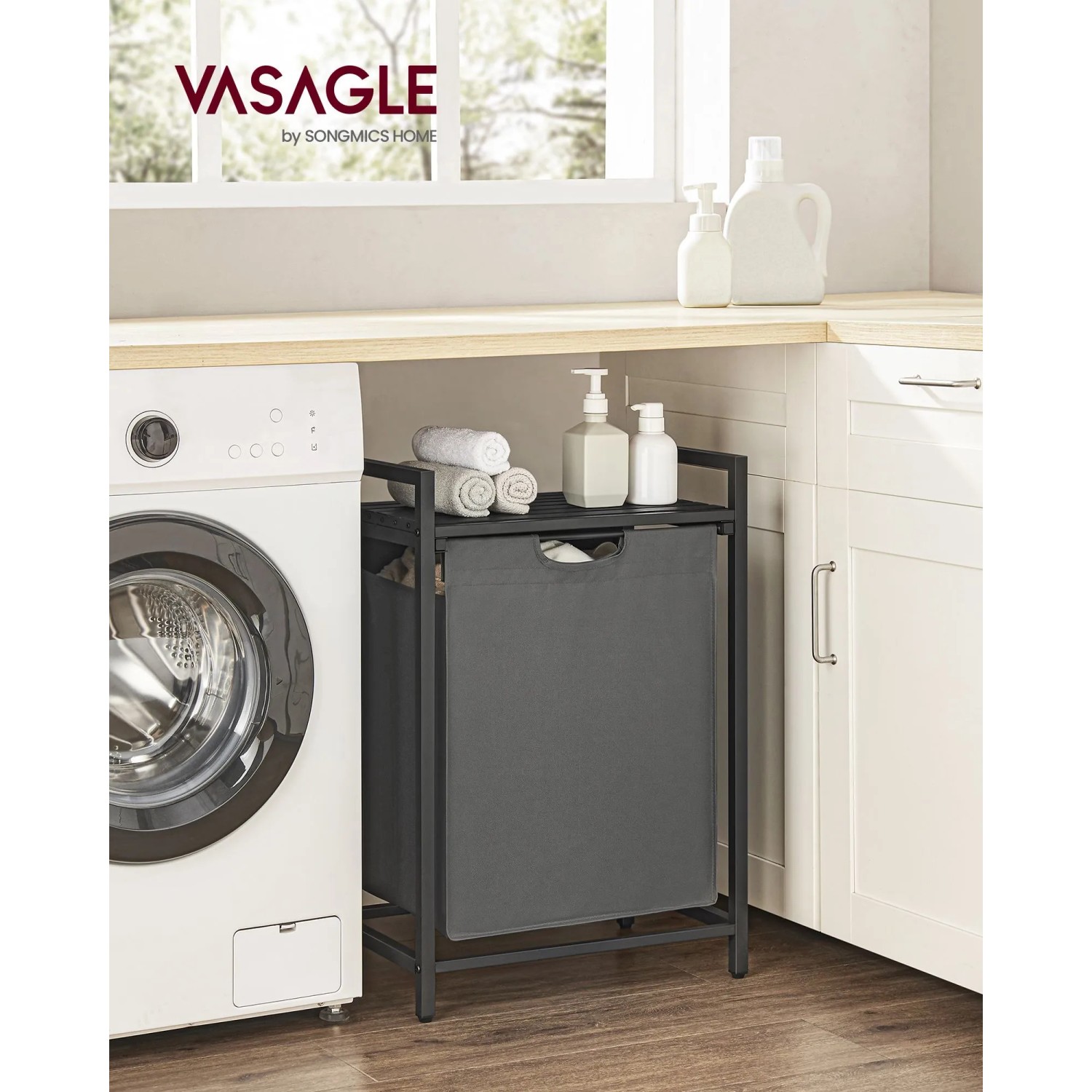 Vasagle Wäschesammler in Schwarz-Grau mit Ablage im Badezimmer neben Waschmaschine.
