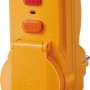 Gelber Brennenstuhl Personenschutz-Adapter Europa mit Test- und Reset-Knopf.