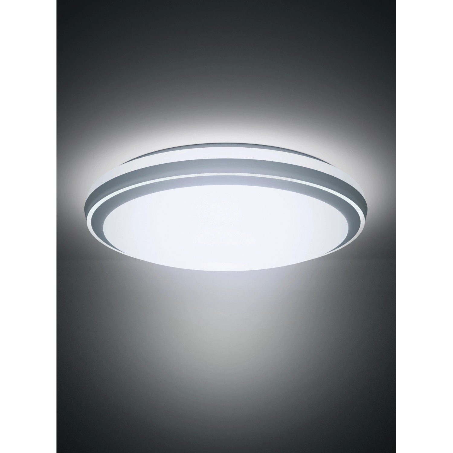 Runde LED-Deckenleuchte in Chromoptik mit einstellbarer Lichtfarbe für Wohn- und Schlafräume.