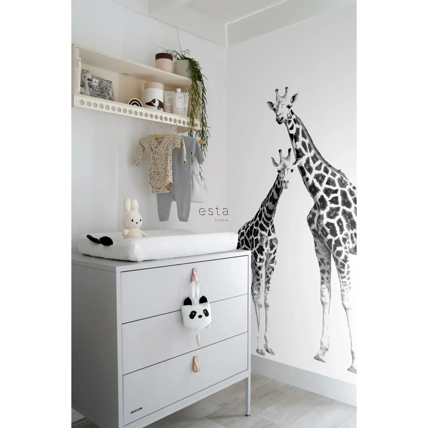 ESTAhome Fototapete Giraffen in Schwarz-Weiß im Kinderzimmer.