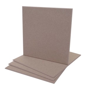Vier hellbraune MCW Akustikwandpaneele 50x50cm, ein Set für verbesserte Raumakustik.