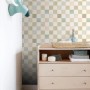 ESTAhome Vliestapete mit Karomuster in Beige, Blau, Grün. Dekorative Tapete mit Farbverlauf an der Wand im Kinderzimmer.