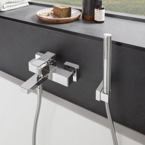 Villeroy & Boch Architectura Square Wannenarmatur in Chrom mit Handbrause.