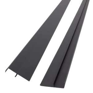 Anthrazitfarbenes Protektor Abdeckprofil (5 Stk.) aus PVC für den Gebäudesockel.