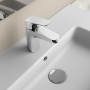Ideal Standard Ceraflex Waschtischarmatur in Chrom auf einem weißen Waschbecken.