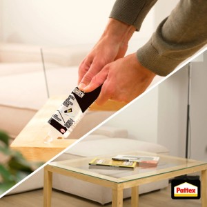 Auftragen von Pattex Montagekleber Kristallklar auf Holz, transparente Klebefuge.