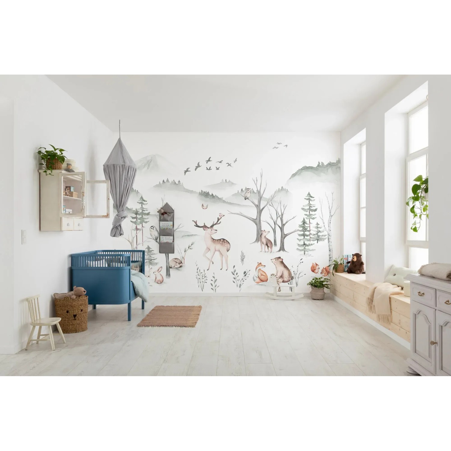 Komar Vliesfototapete Cozy Woods mit Waldtiermotiv im Kinderzimmer.