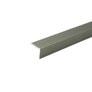 Döllken Treppenwinkelprofil aus Edelstahl, 900 mm lang, zum Schutz von Laminat & Parkett.