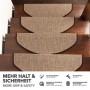 Halbrunde, braune Karat Stufenmatten Alto selbstklebend auf Holztreppe.