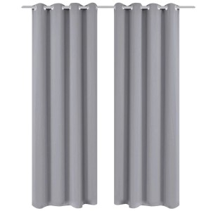 Grauer Verdunkelungsvorhang (270x245 cm) mit Metallösen für Fenster.