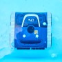 Blauer CF Kabelloser Poolroboter 400 CL im Wasser, Aufsicht. Poolreinigung leicht gemacht.