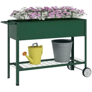 Grünes Outsunny Hochbeet mit Rädern, bepflanzt mit Blumen. Ideal für Garten und Balkon.