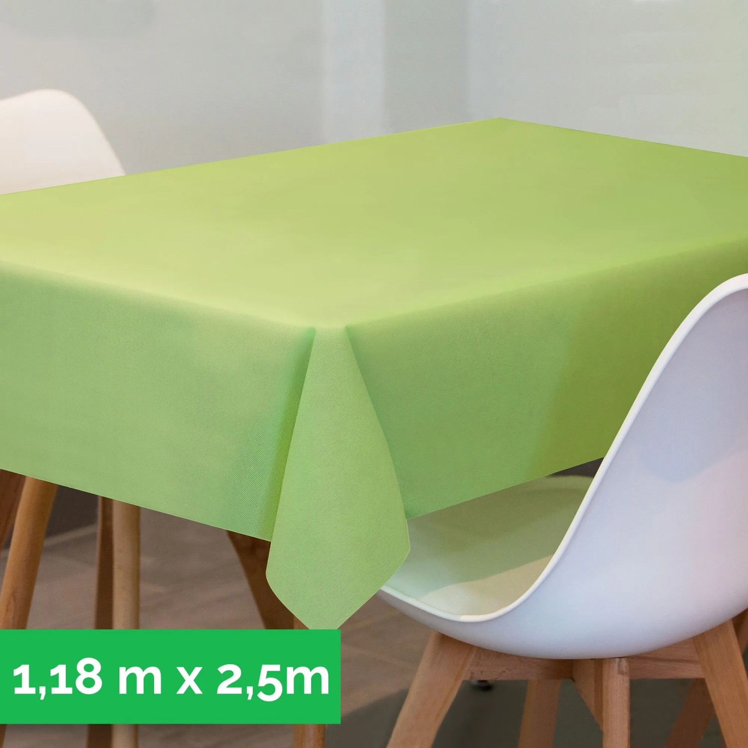 Apfelgrüne Vlies-Tischdecke (1,18 x 2,5 m) auf Tisch mit Stühlen.