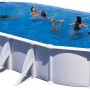 Ovaler, weißer Gre Stahlwand-Pool Atlantis (1000x550x132cm) mit Badenden.
