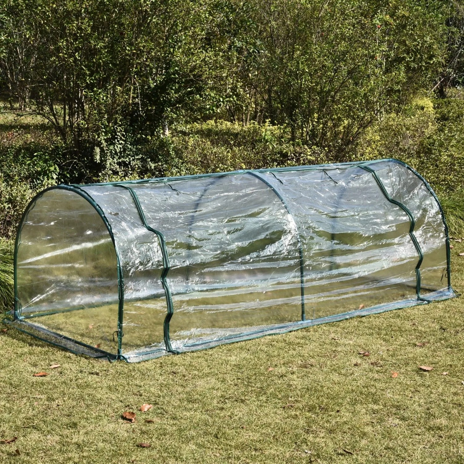 Grünes Furnicato Gewächshaus Treibhaus 250x100x80 cm mit Folie und Stahlrahmen im Garten.