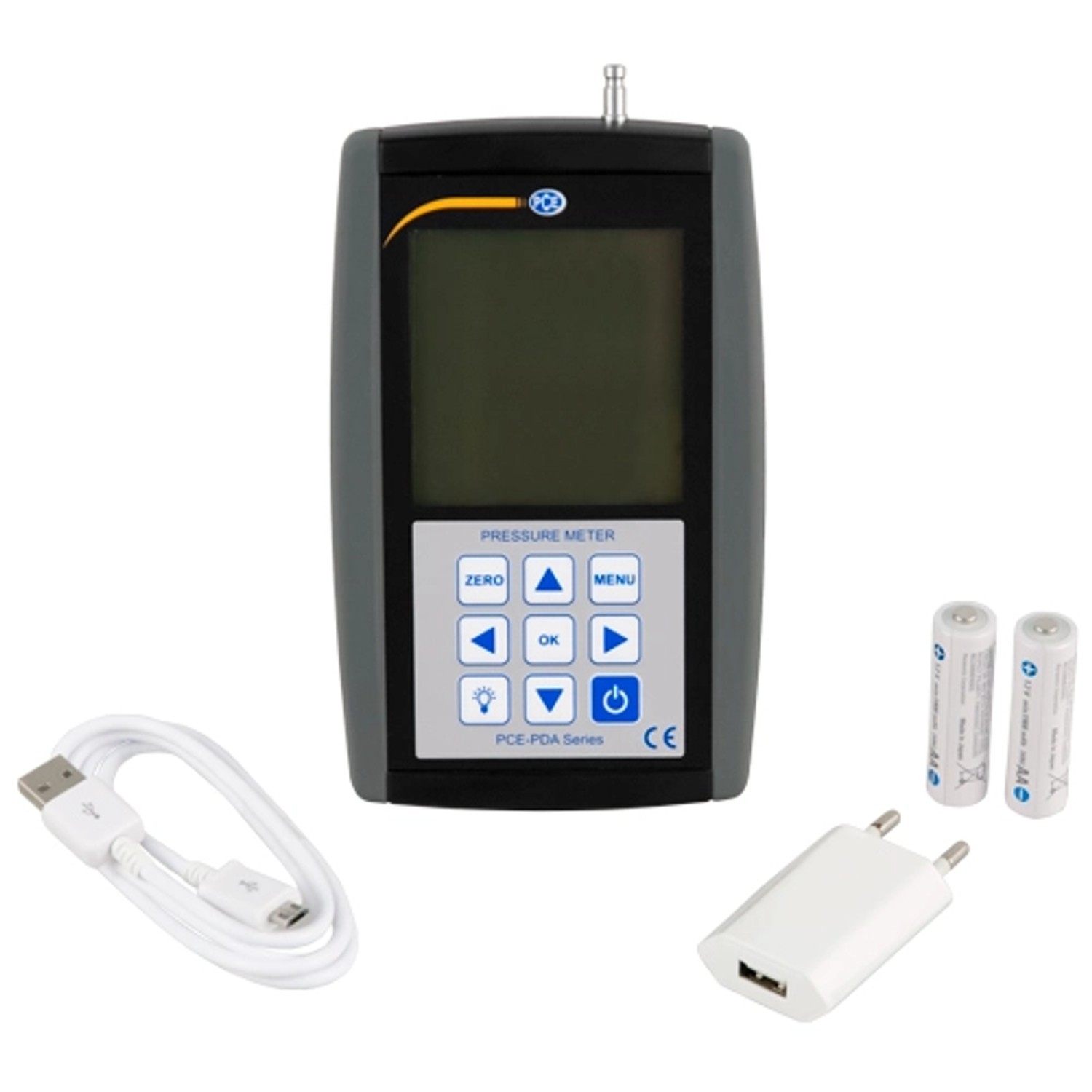 PCE Instruments Absolutdruck Messgerät PDA A100L mit Zubehör wie Batterien, USB Kabel und Netzteil.