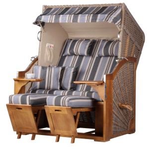 Zweisitzer Strandkorb Schleswig aus Pinie mit Mokka-Geflecht, inkl. Zubehör wie Schutzhülle und Bistrotische.