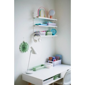 Aufbewahrungskörbe: SmartStore Essence L Lavender im Regal und auf Schreibtisch im Kinderzimmer.