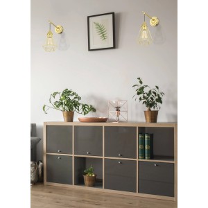 Zwei Eglo Wandleuchten Tarbes, 1-flammig, Messing gebürstet, im Wohnraum.