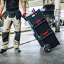 Schwarzer PROREGAL QBRICK Werkzeugkasten One mit Rollen, Griff und Verbindungsstücken.