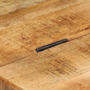 Detailansicht: Tischplatte aus rauem Mangoholz mit Metallelement des vidaXL Couchtischs.