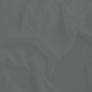 Detailaufnahme des grauen, transparenten Bricoflor Vorhangs Lisa mit verdeckten Schlaufen.