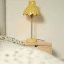 Gelbe PR Home Wera Tischleuchte im Glockenblumen-Design für den Nachttisch.