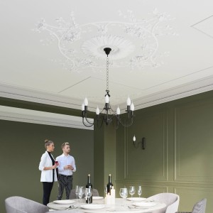 Schwarzer Sollux Lighting Kronleuchter Minerwa 5 im Esszimmer.