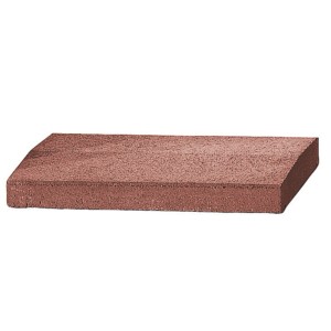 Braune Gartenmauer Abdeckplatte, 50x33x5 cm, aus Beton mit Firstform und Tropfkante.