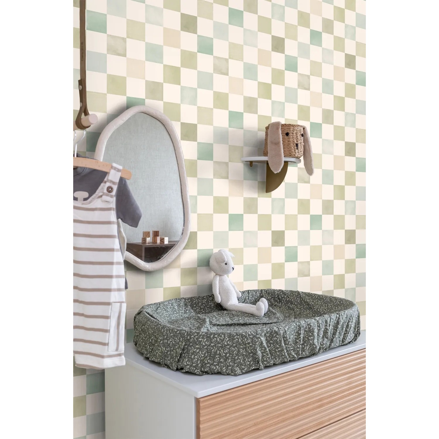 ESTAhome Tapete mit Karomuster in Beige, Blau und Grün im Kinderzimmer.