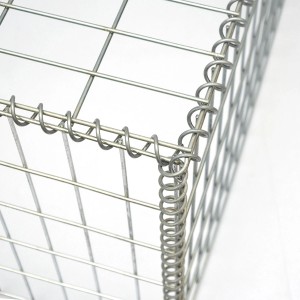 Detailansicht einer Niederberg Metall Gabione (80x100x50 cm) mit 5x10 cm Maschenweite.