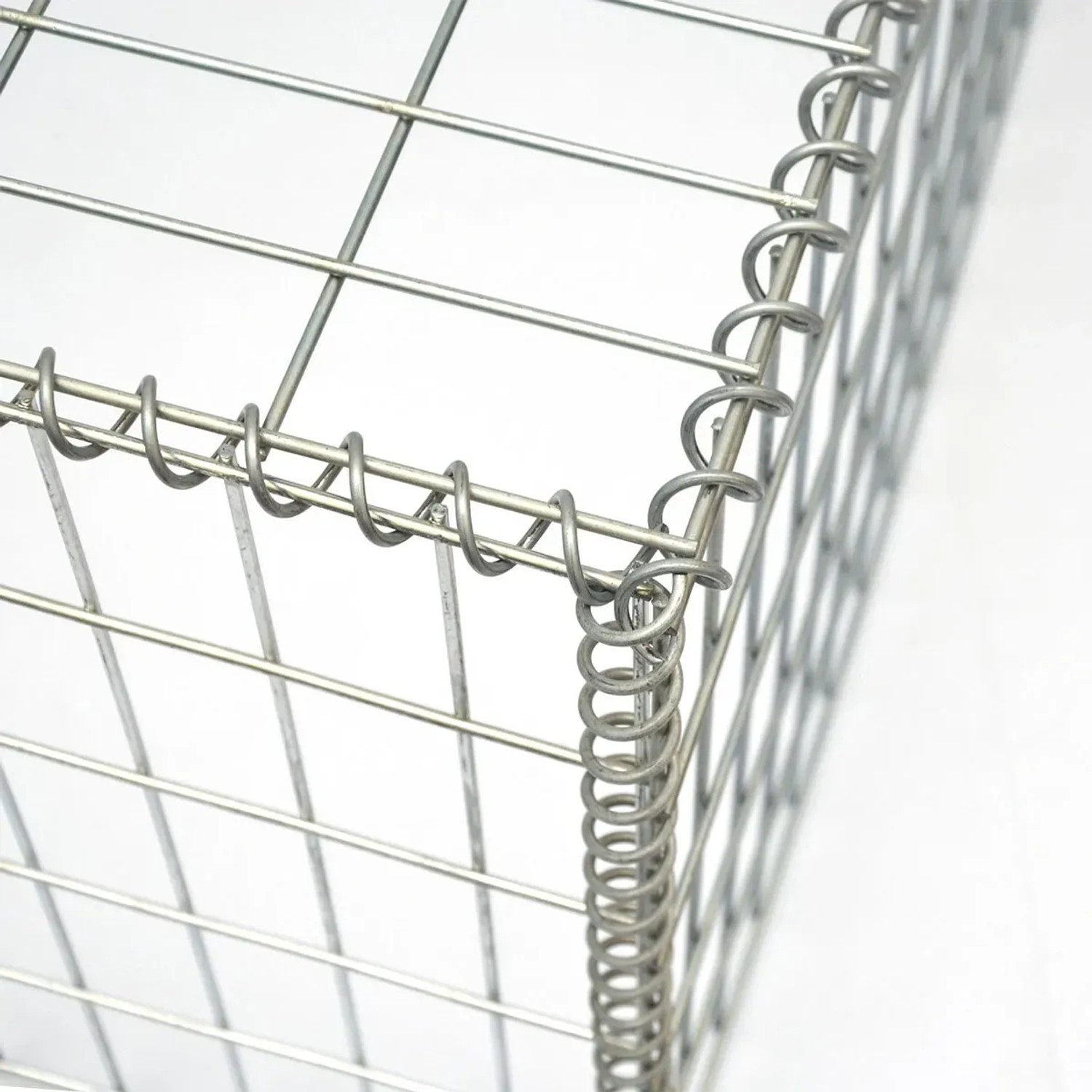 Detailansicht einer Niederberg Metall Gabione (80x100x50 cm) mit 5x10 cm Maschenweite.