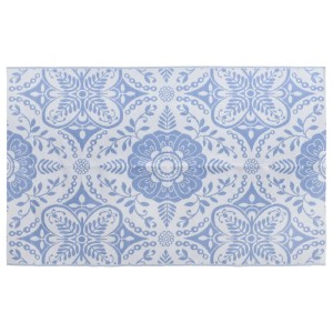 Babyblauer Outdoorteppich (190x290 cm) mit floralem Muster für Terrasse und Balkon.