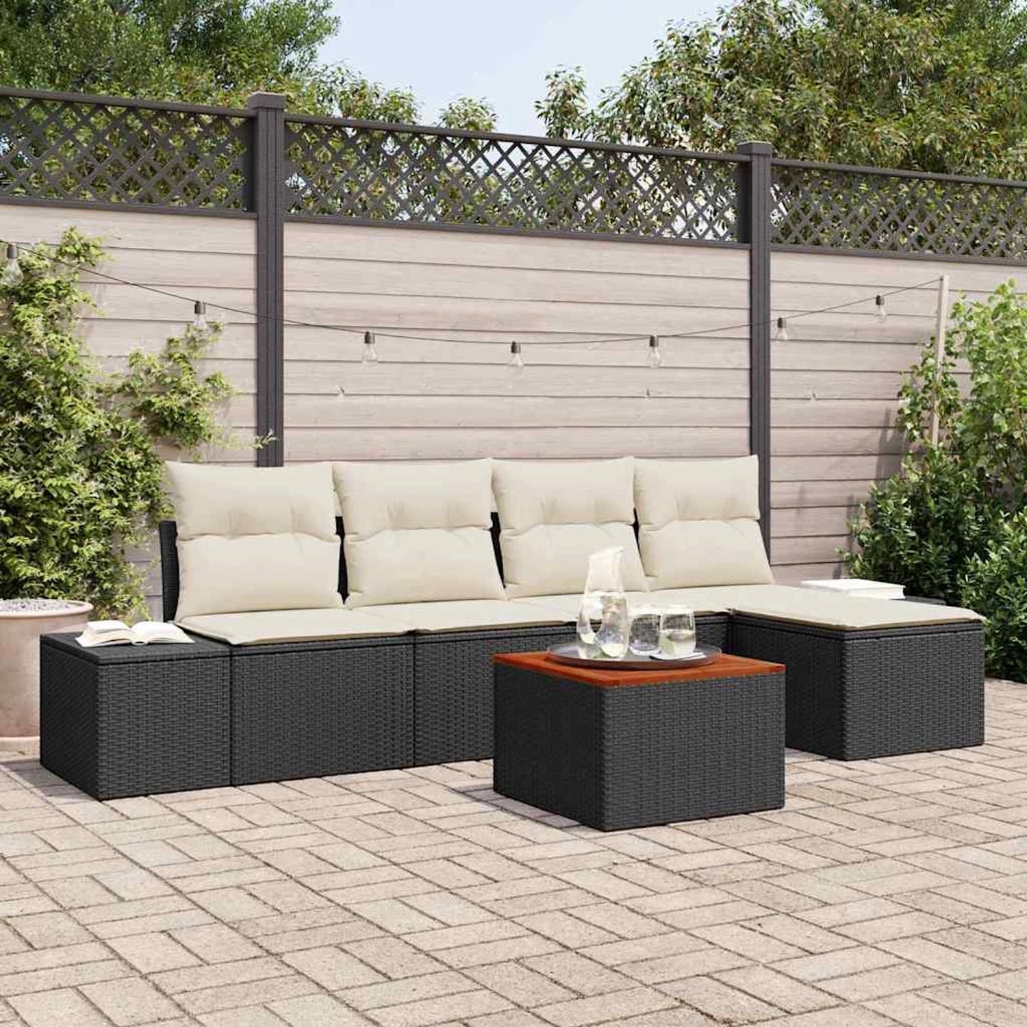 Schwarzes 6-tlg. vidaXL Garten-Sofa-Set aus Poly Rattan mit Kissen.