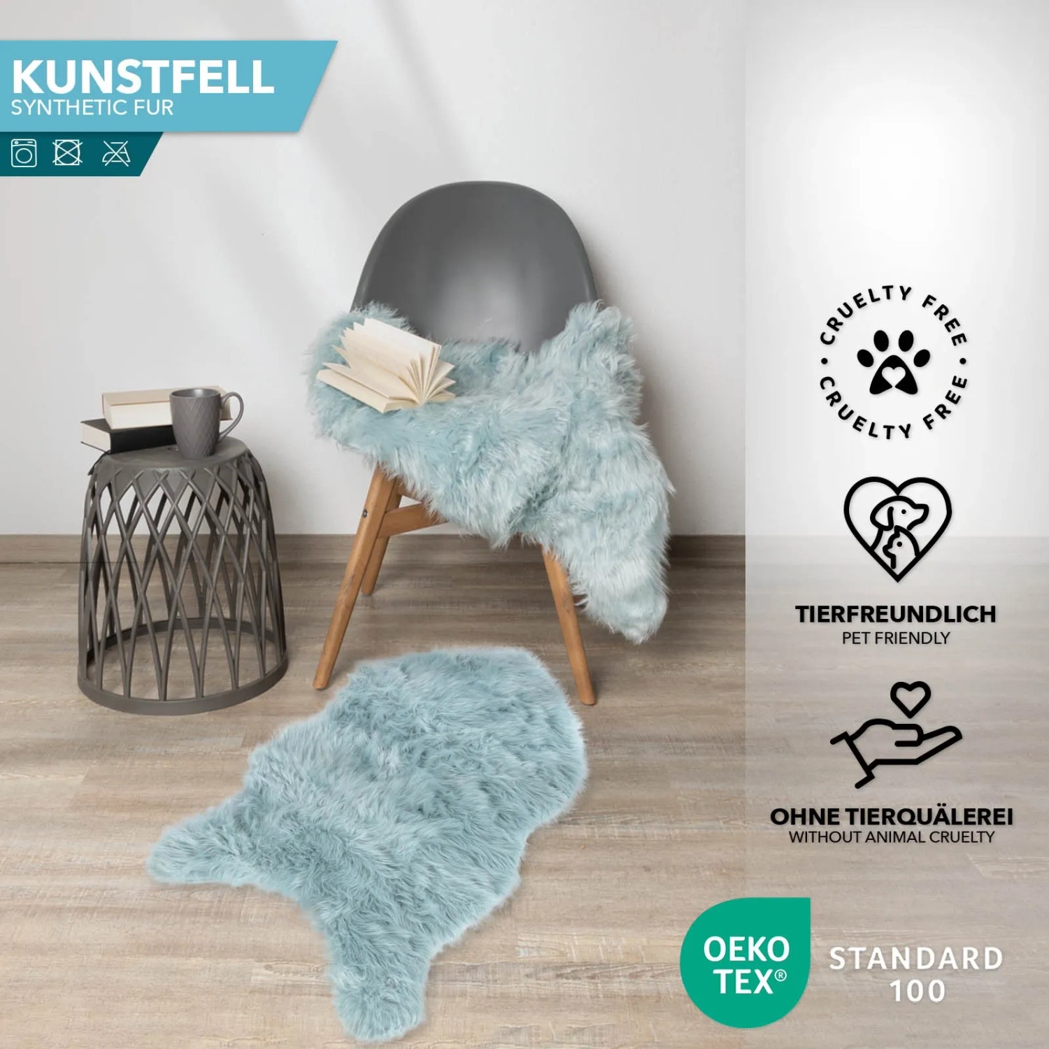 Flauschiges, hellblaues KARAT Kunstfell Nelly als Deko auf Stuhl und Boden.